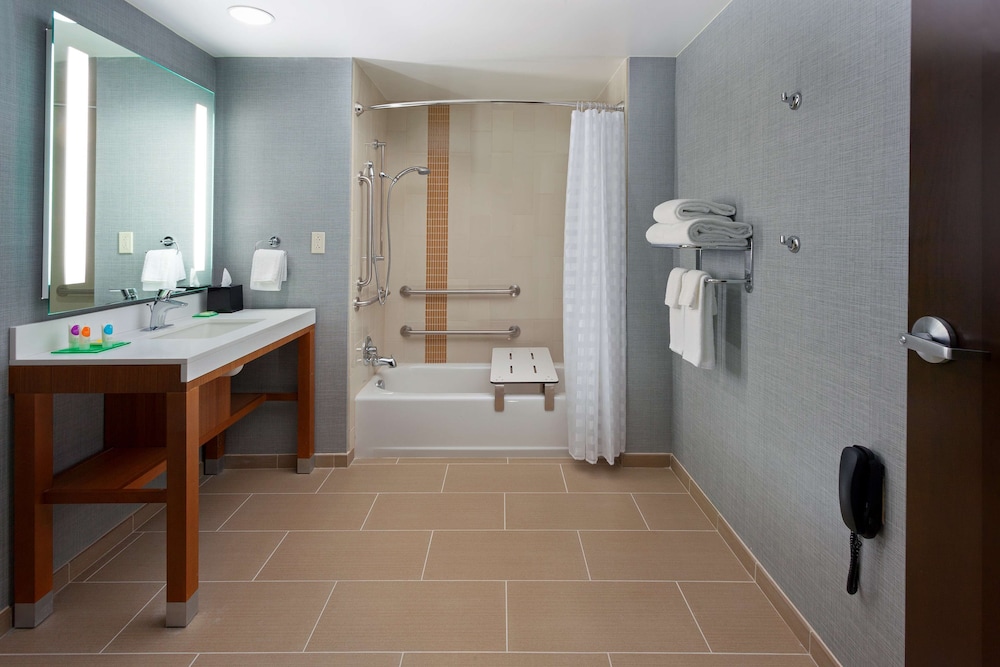 Hyatt Place Austin Downtown 65/67