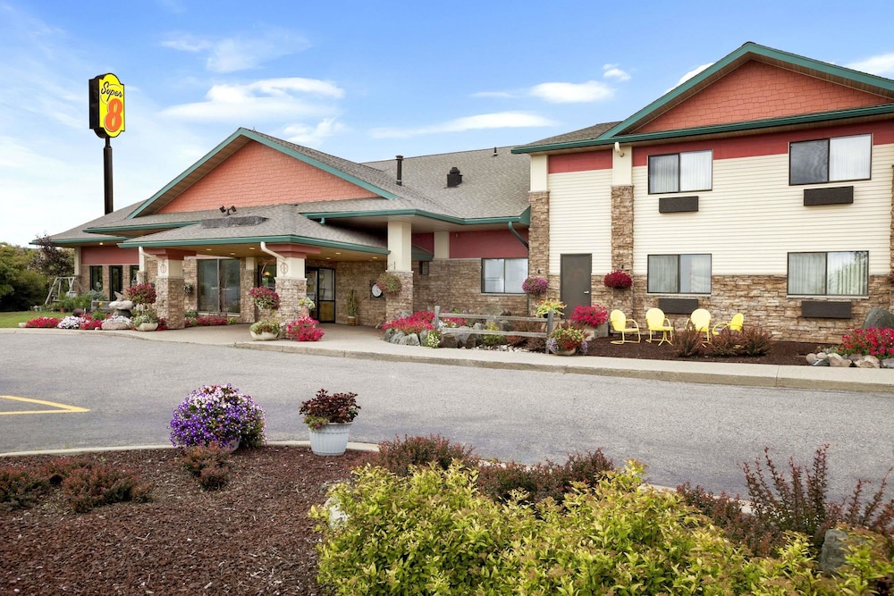 Super 8 By Wyndham Eveleth 2/49