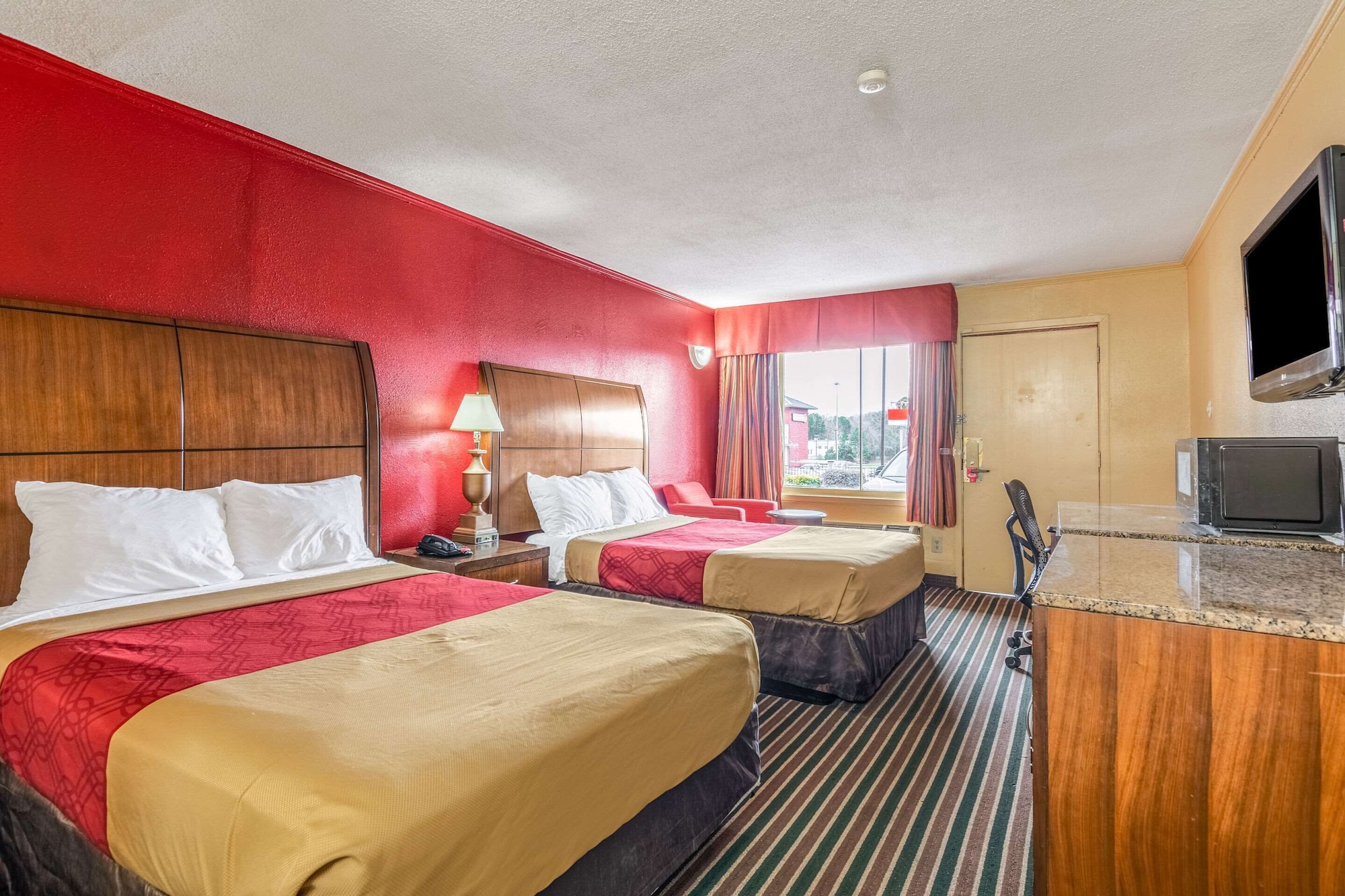 STANDARD, 2 DOUBLE BEDS