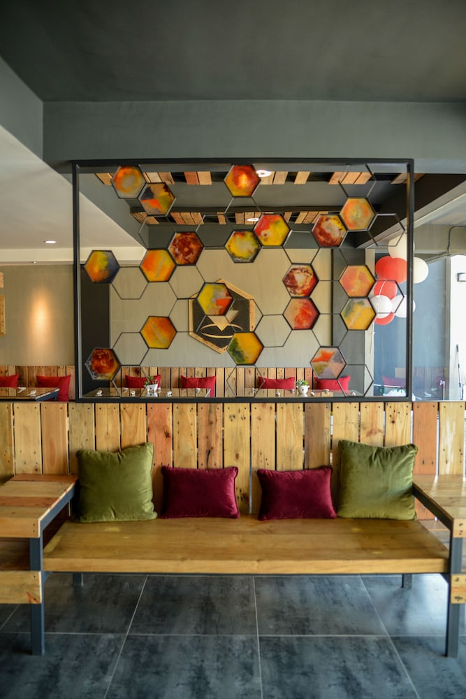 Bhive Hotel 10/42