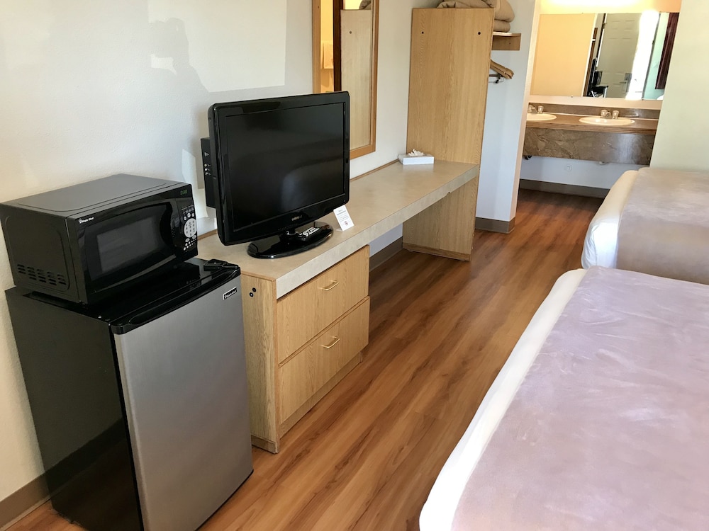 Sea-Tac Airport Value Inn 26/32