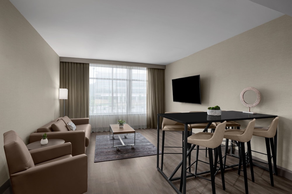 AC Hotel by Marriott Pittsburgh Southpointe 35/37