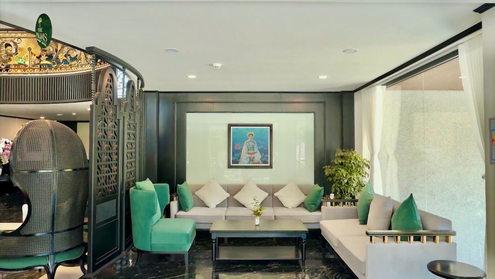 The Palms Hotel 37/55