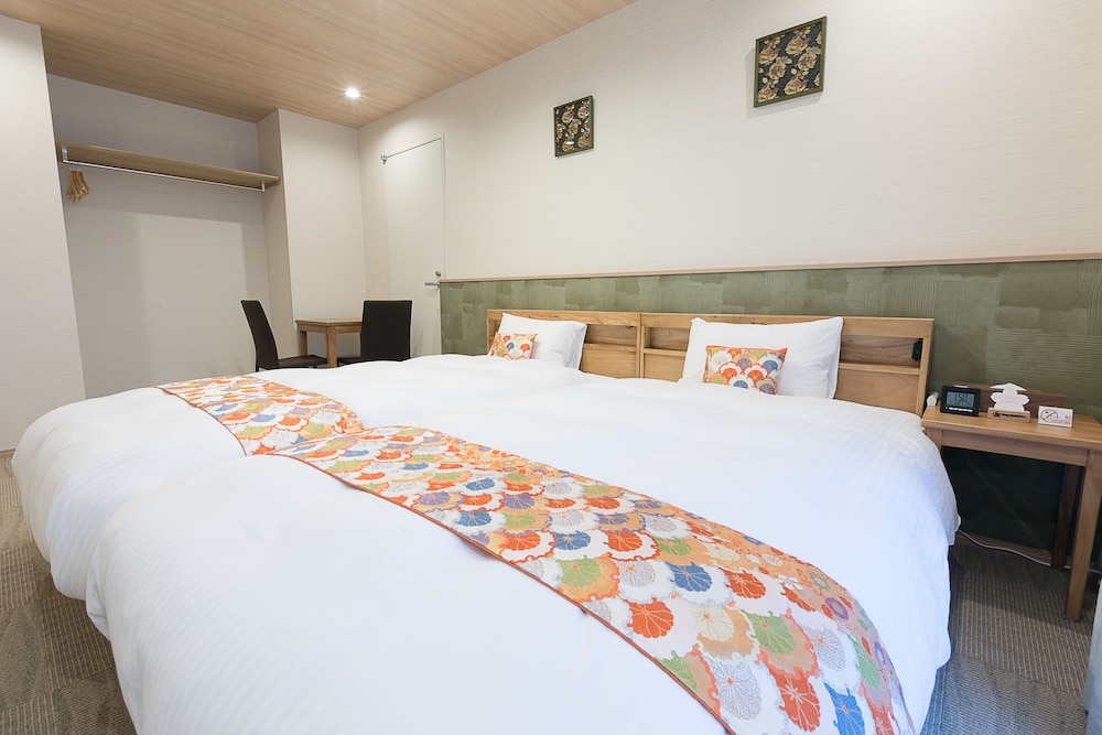 SUPERIOR, TWIN BEDS