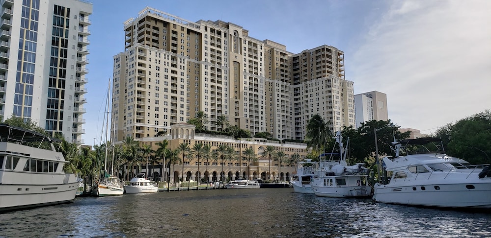 Ocean Mile Hotel 58/65
