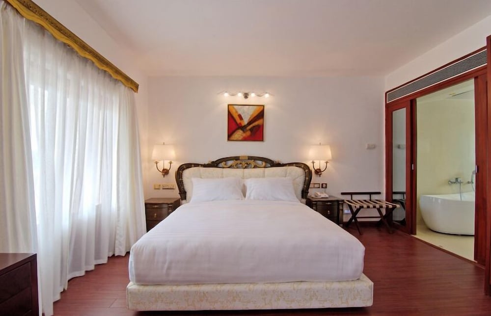 White Pearl Suites by Rosetum 24/62