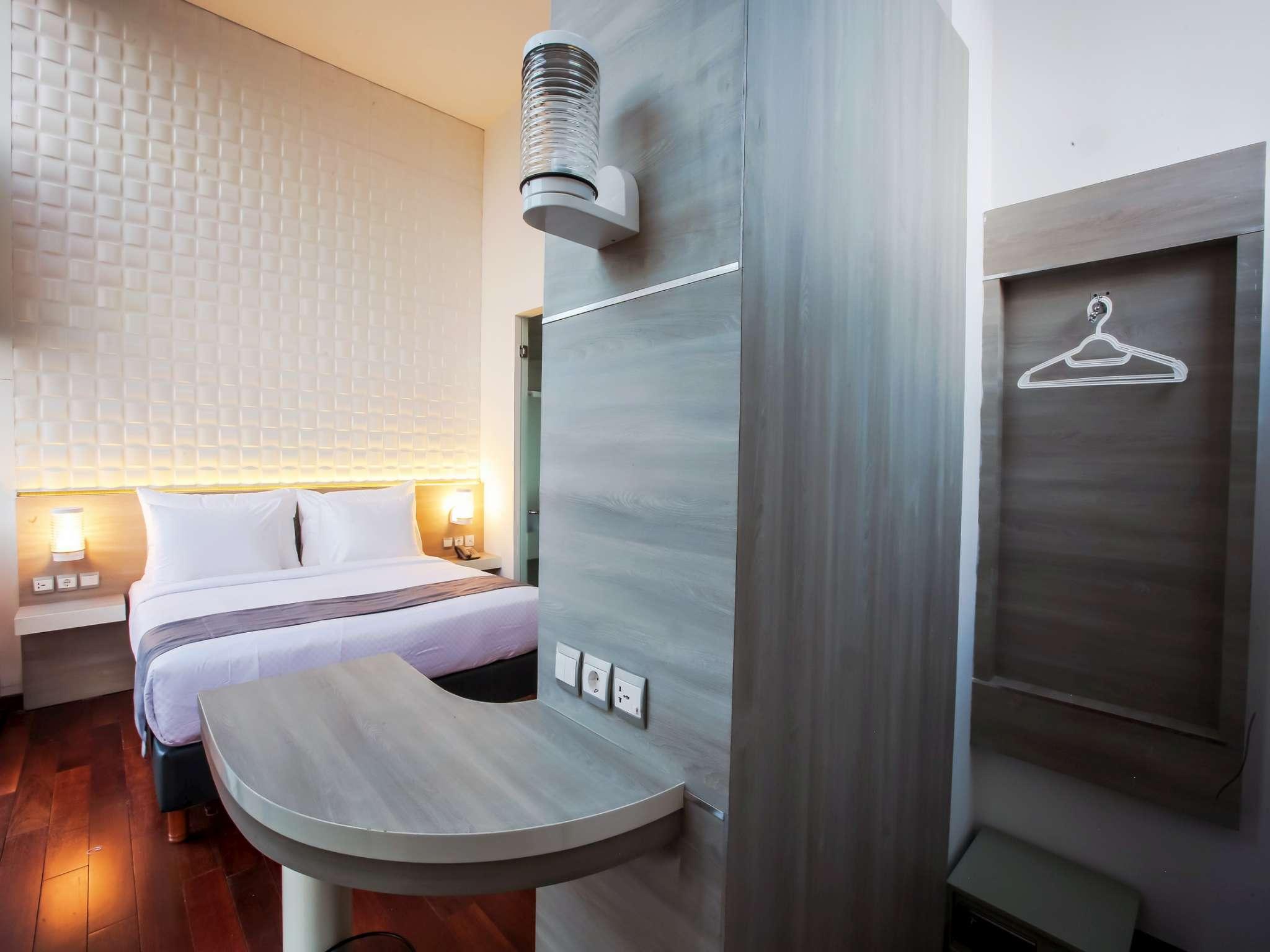 The Alimar Premier Hotel Surabaya 17/25