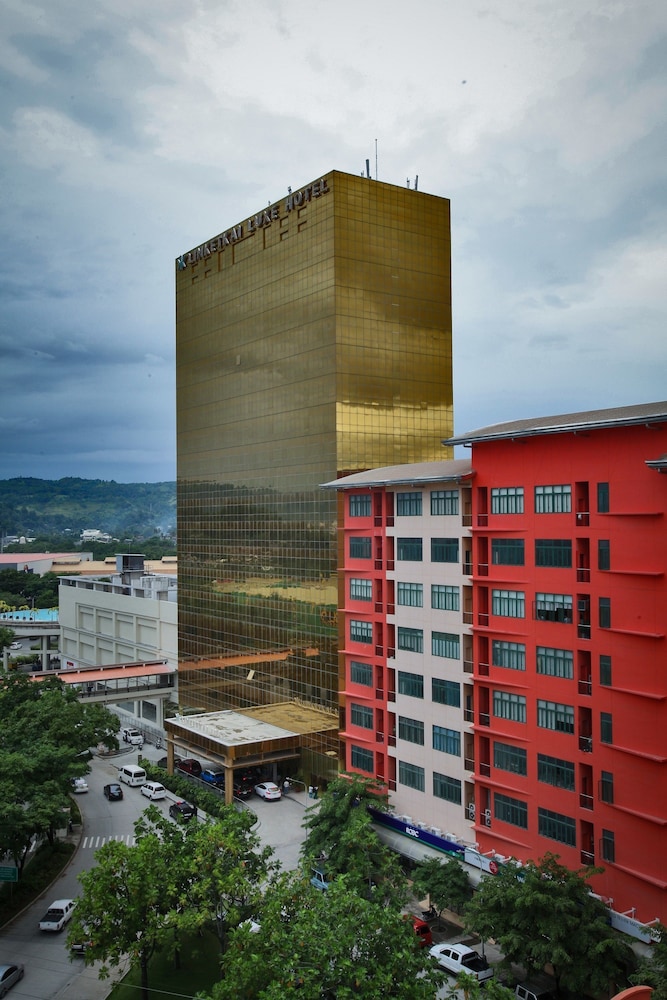 Limketkai Luxe Hotel 2/50