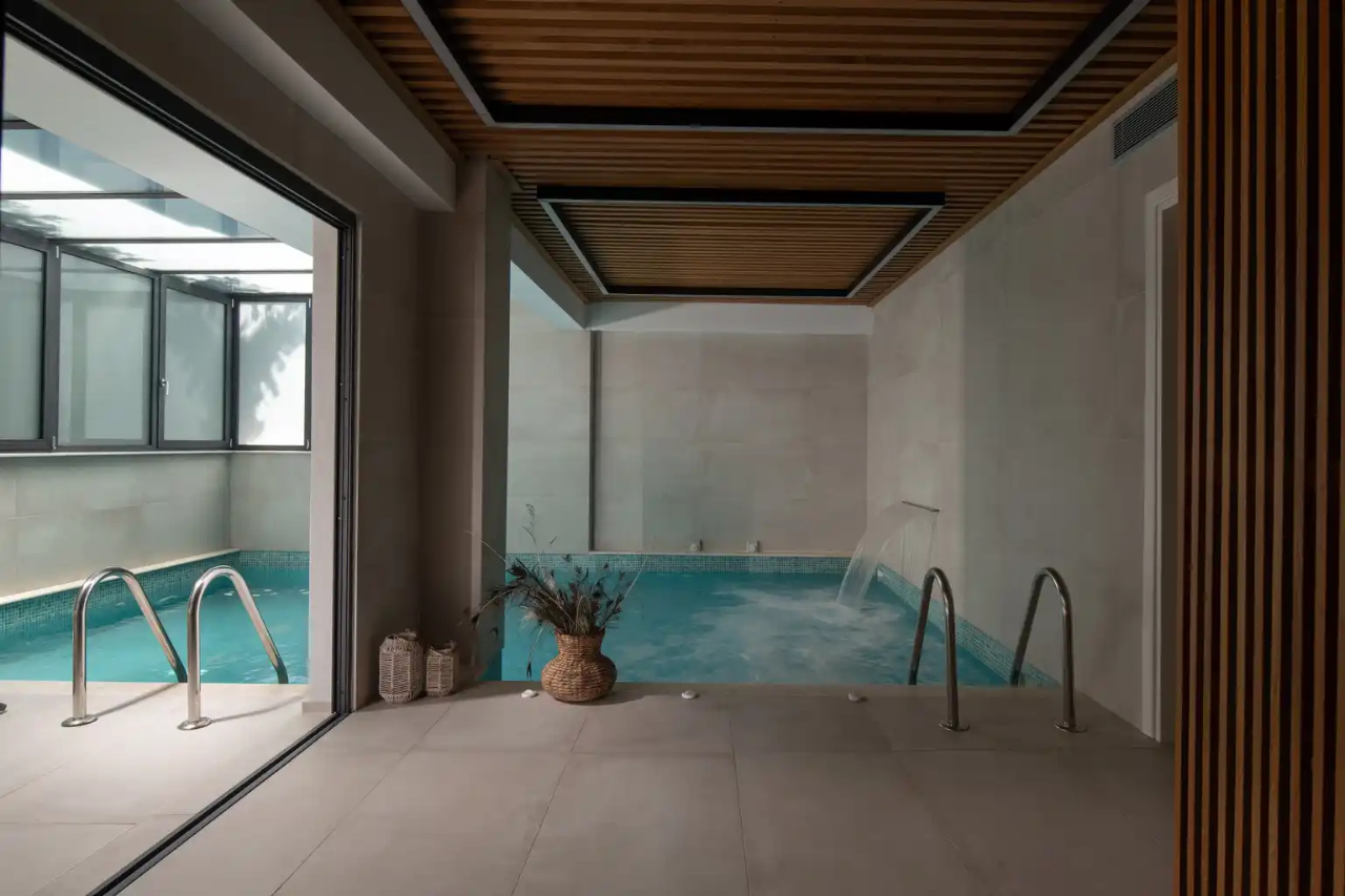 The Oak Hotel 69/101