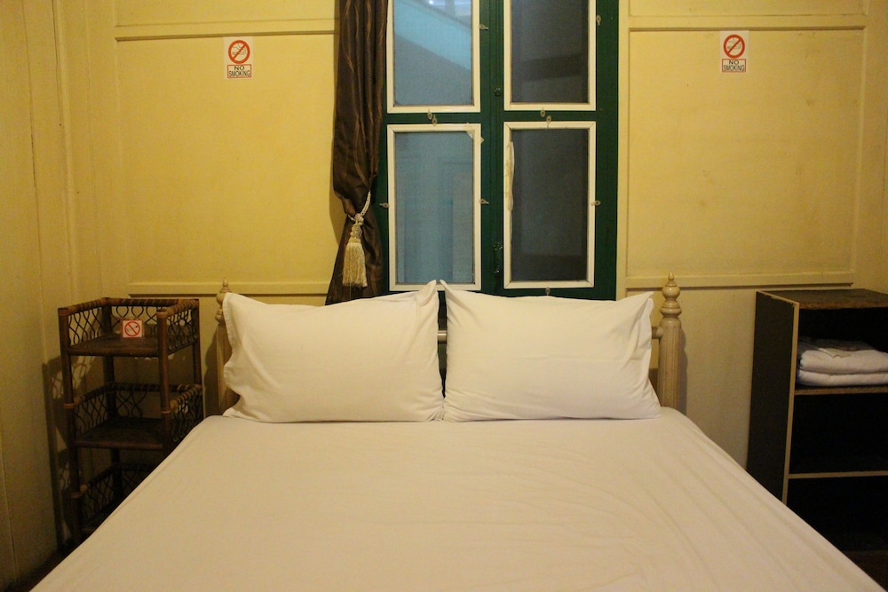 Samsen Sam Place Hotel 18/66