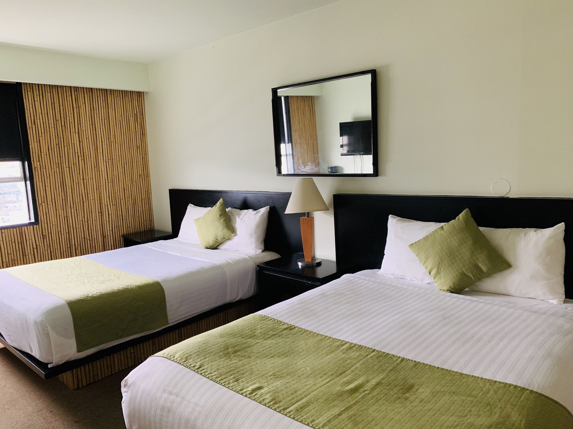 STANDARD, 2 QUEEN BEDS