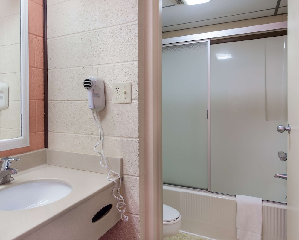 Americas Best Value Inn Wytheville 17/36