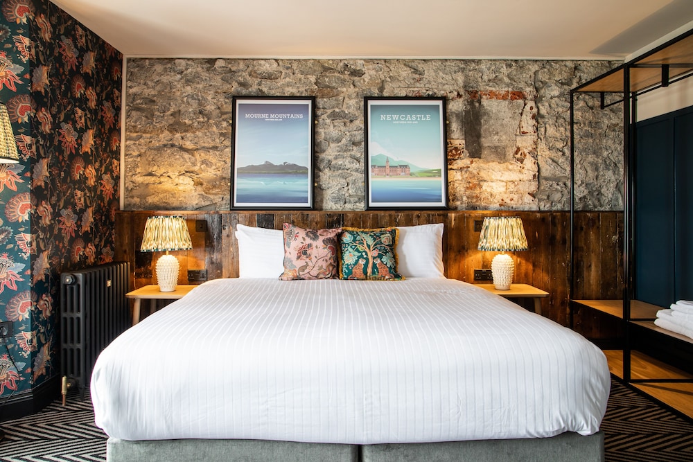 Hotel Avoca 12/35