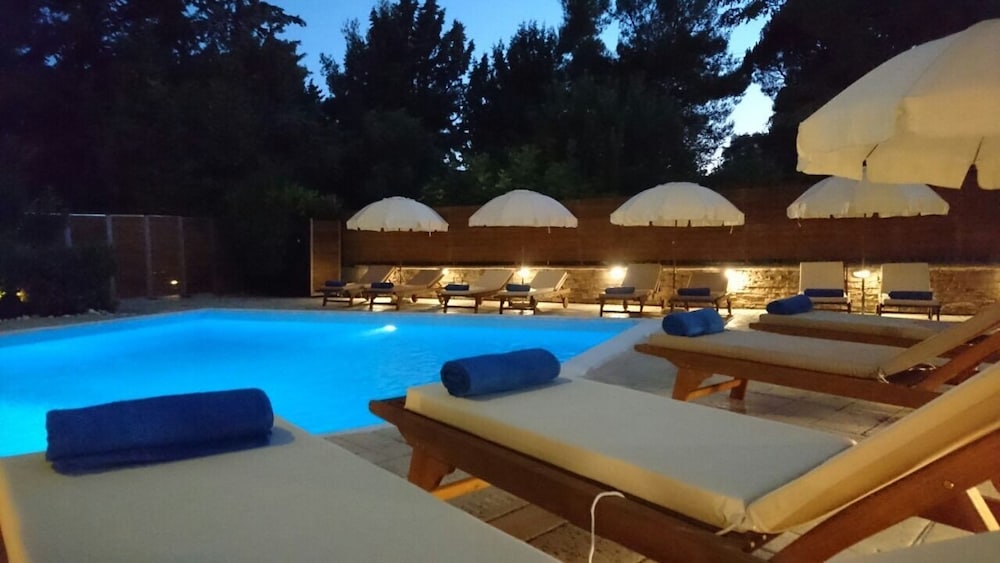 ANASTAZIA LUXURY SUITES & ROOMS 62/70