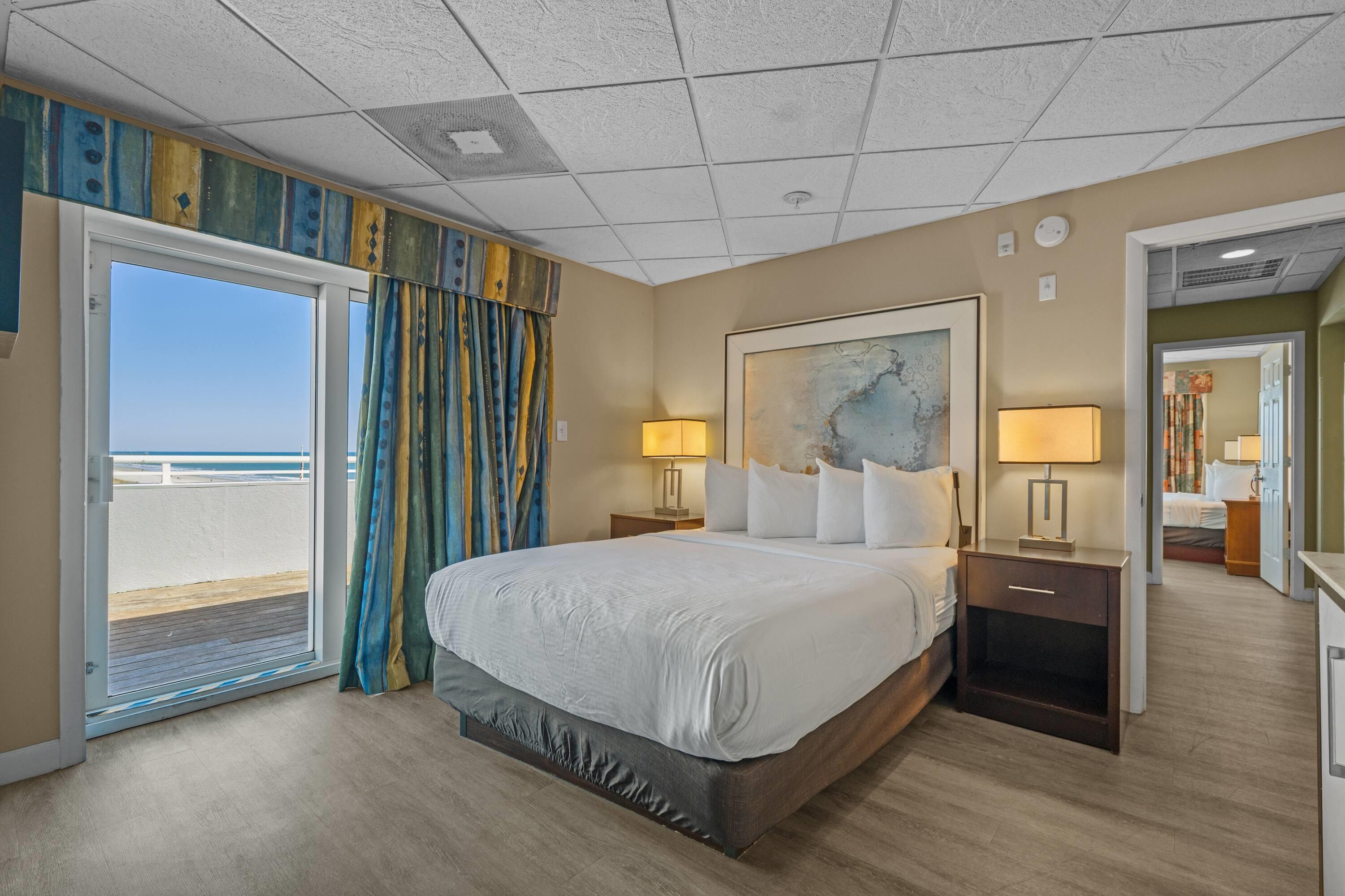 2 Bedrooms, Penthouse Suite, 2 Queen Beds, Ocean Front, Sofa