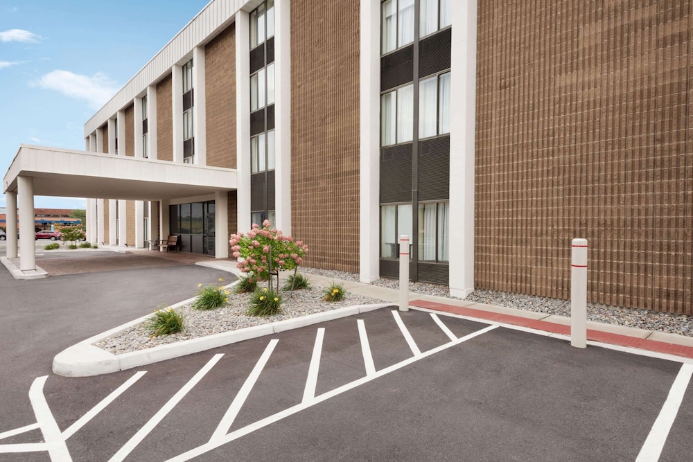 Super 8 By Wyndham Liverpool Syracuse North Airport 23/24
