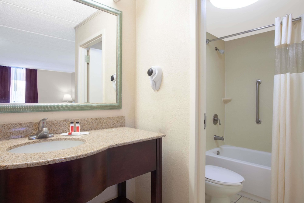Days Inn By Wyndham Statesboro 16/22