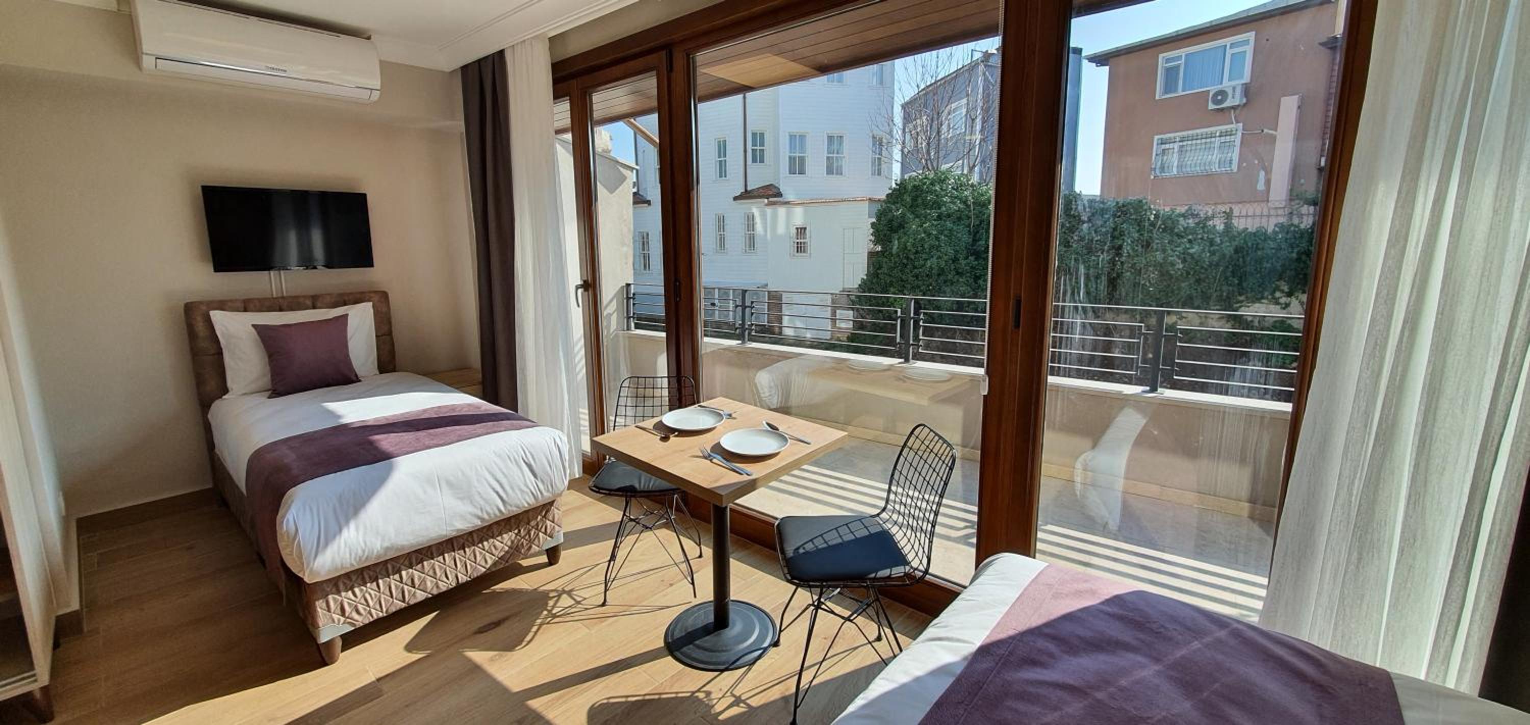 Deluxe, Apartment, Triple, Balcony, Annex, Sur Hotel 4/10