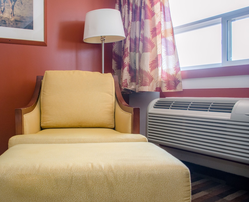 Ramada by Wyndham Medicine Hat 14/75