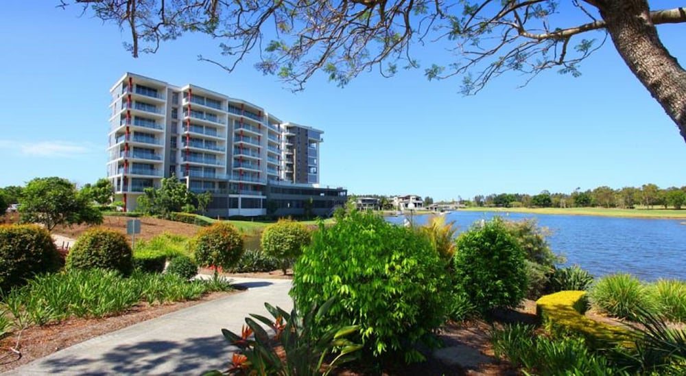 Signature Waterfront Apartments 1/38