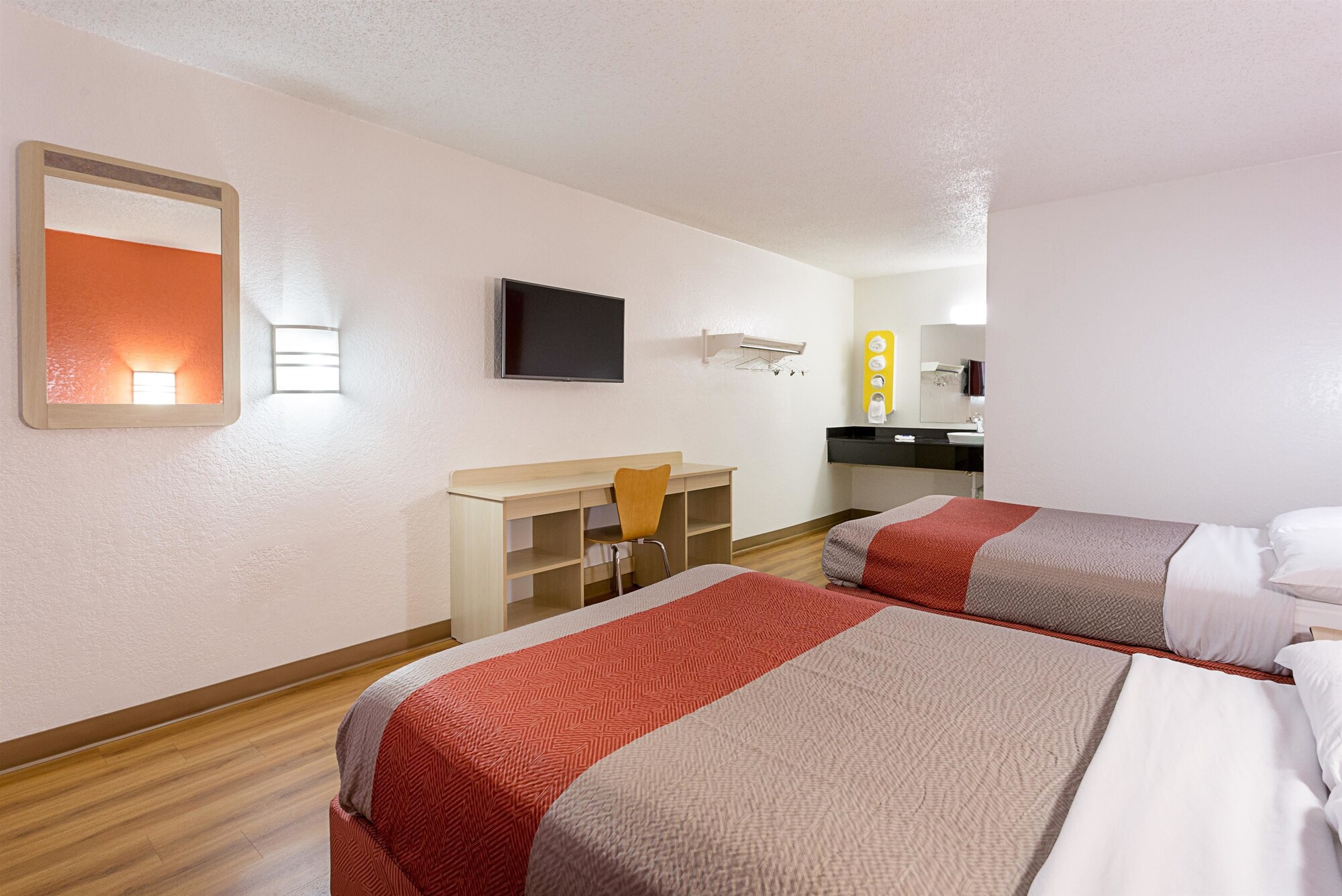 STANDARD, 2 DOUBLE BEDS