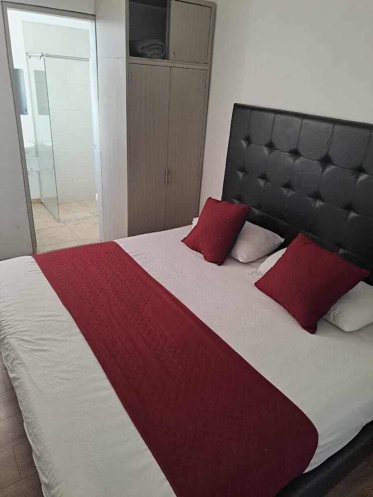 DELUXE, DOUBLE BED