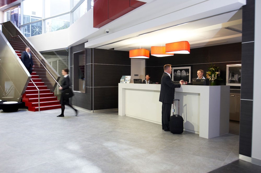 Holiday Inn & Suites Sydney Bondi Junction 7/49