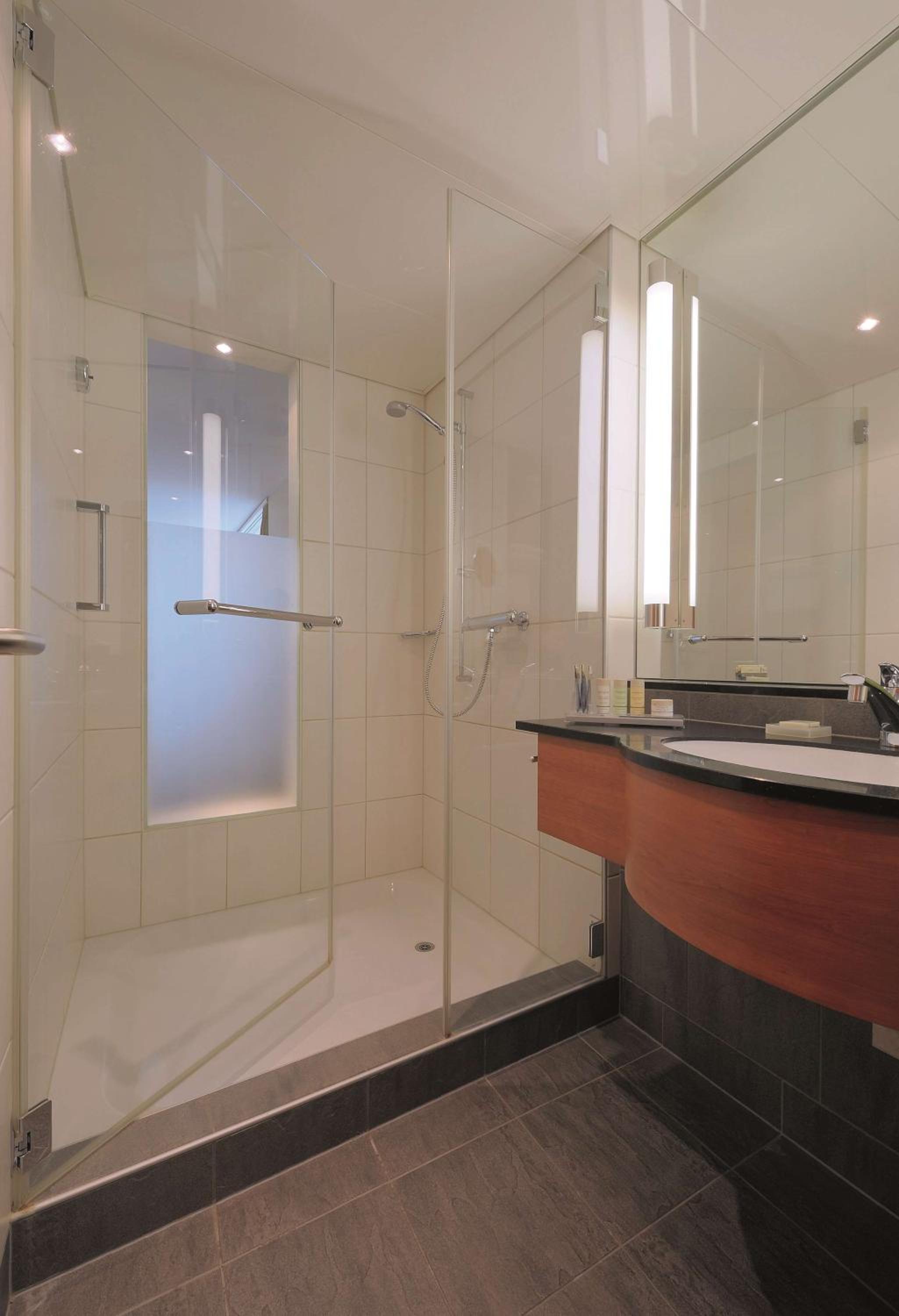 غرفة قياسية بسرير كوين، Radisson Blu Hotel St Gallen 6/6