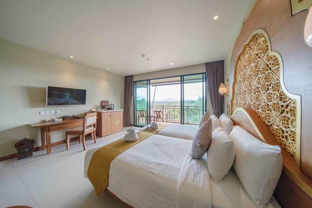 Maikhao Palm Beach Resort 20/65