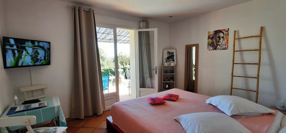 Villa Des Delices 2/48
