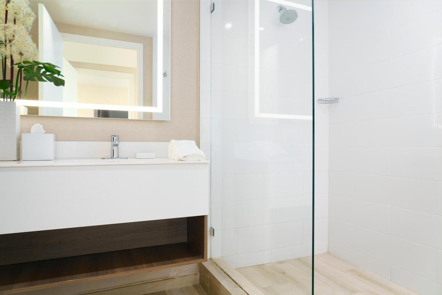 جناح غراند ديلوكس ركني بسرير كينج بشرفة بغرفة نوم واحدة، The Altair Hotel Bay Harbor Miami 4/4