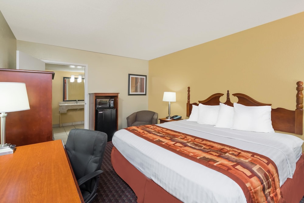 BAYMONT BY WYNDHAM GOODLETTSVILLE — 9