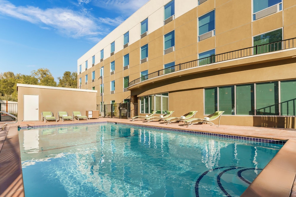 Holiday Inn Express & Suites Oakhurst Yosemite Park Area in OAKHURST - CA