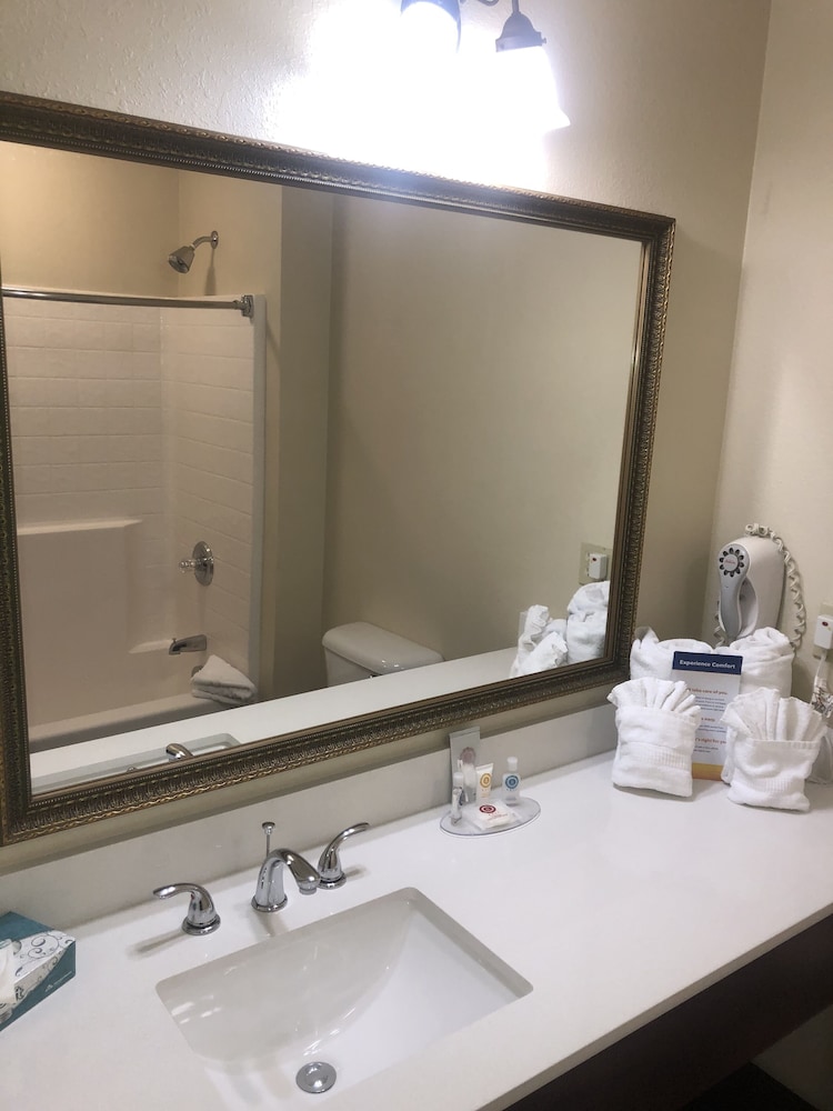 Comfort Inn & Suites Ukiah Mendocino County 15/34