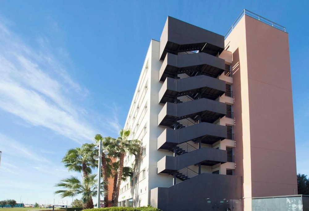 Travelodge BCN Cornella Fira 6/56