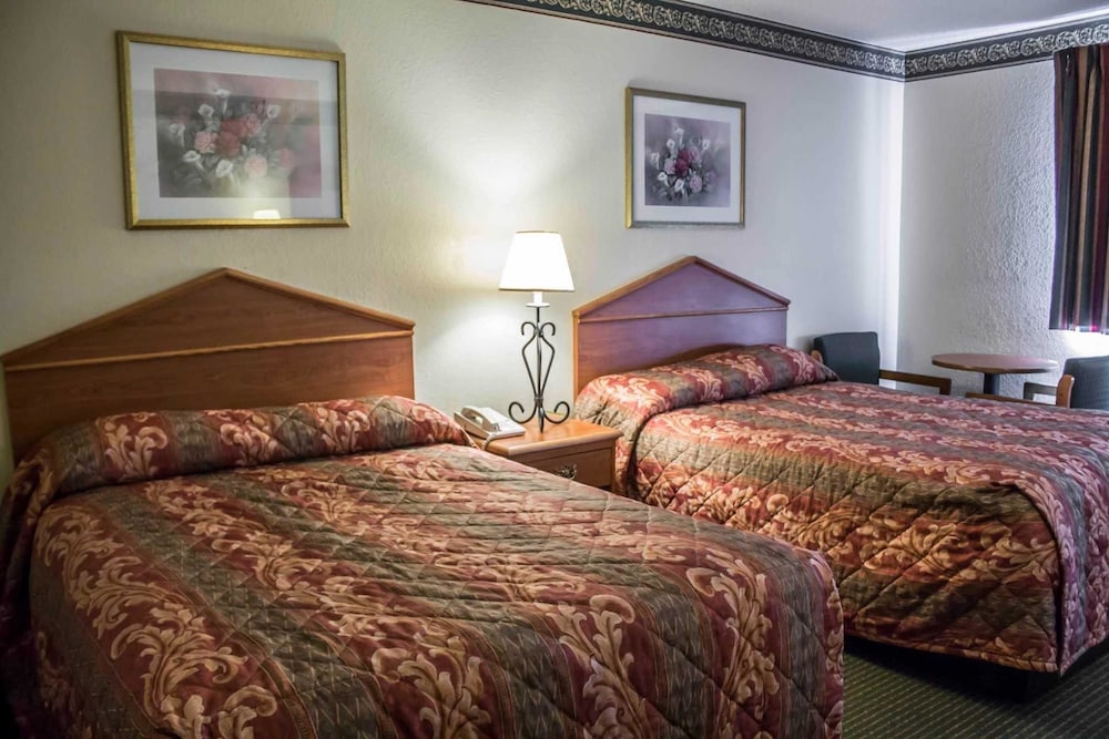 Econo Lodge Akron Copley Northwest 14/34