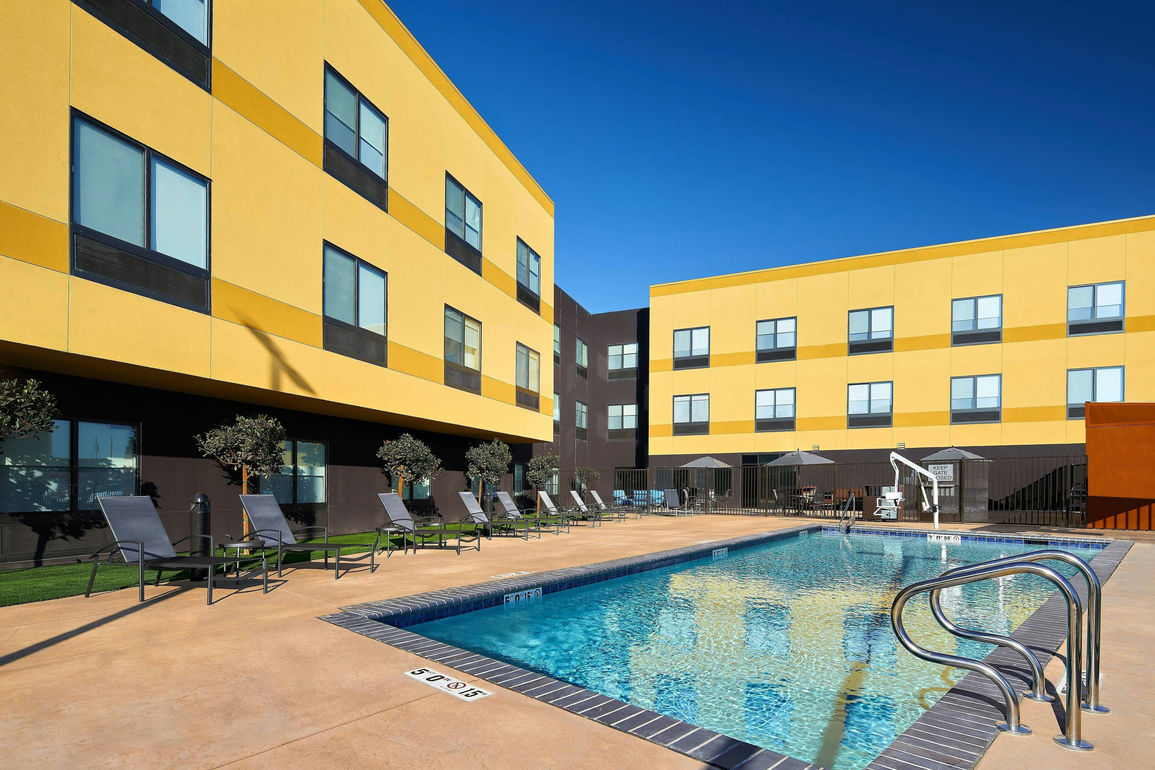 Fairfield Inn & Suites By Marriott Fresno Yosemite International Airport 6/38