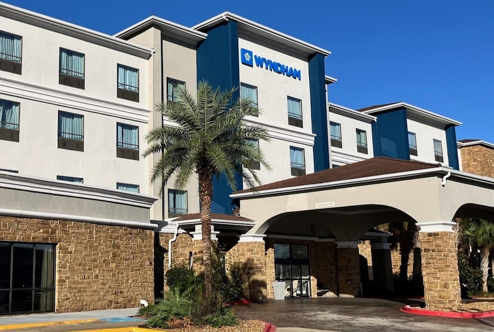 Wyndham Lake Charles 45/49