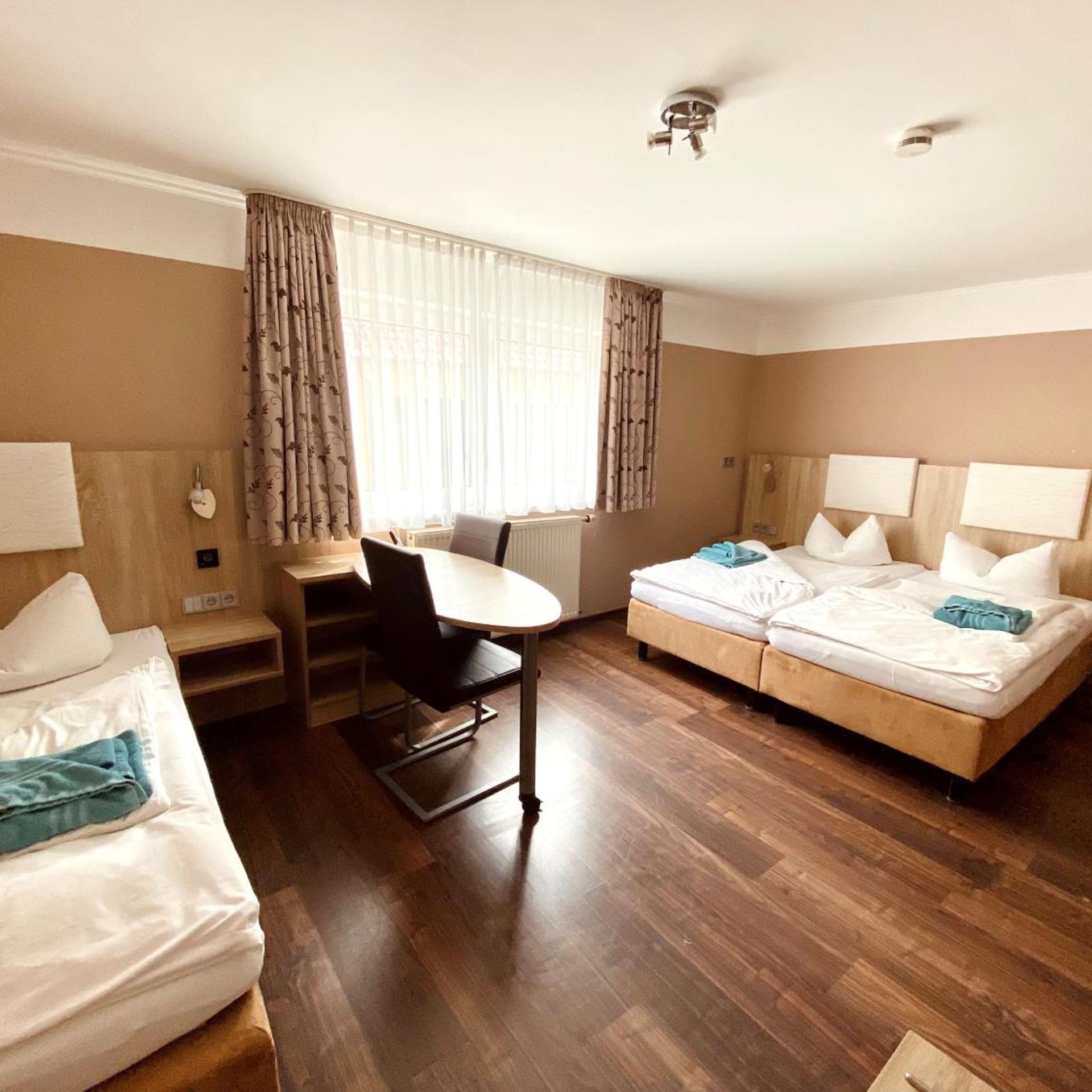 Room, Triple