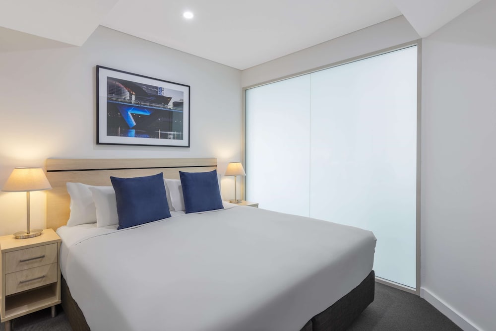 Oaks Embassy Adelaide Suites 13/64