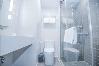 Ibis Luoyang Baolong Square Hotel 46/47