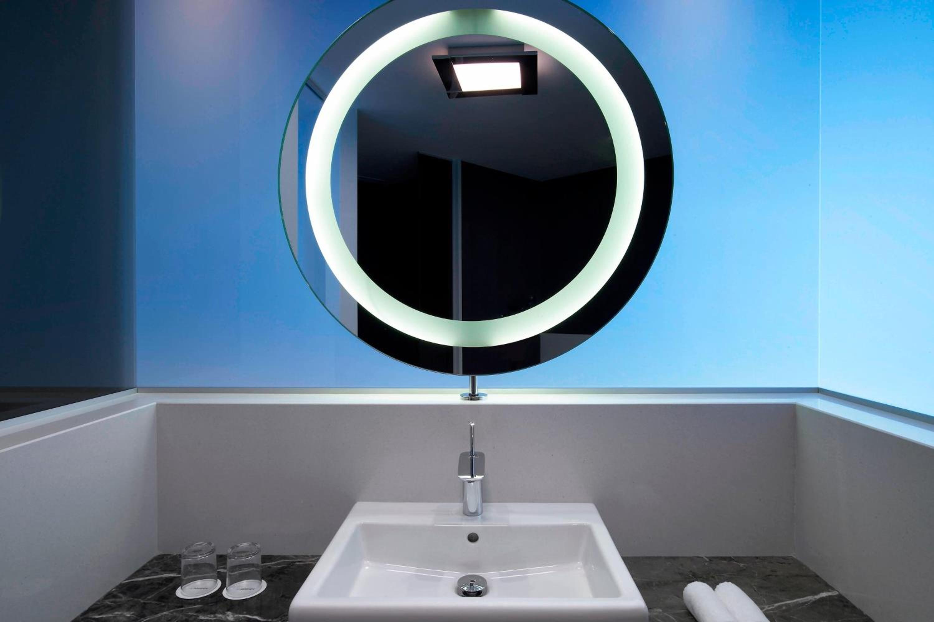 Bosphorus, Junior Suite, Club Lounge Access، Le Meridien Istanbul Etiler 2/2