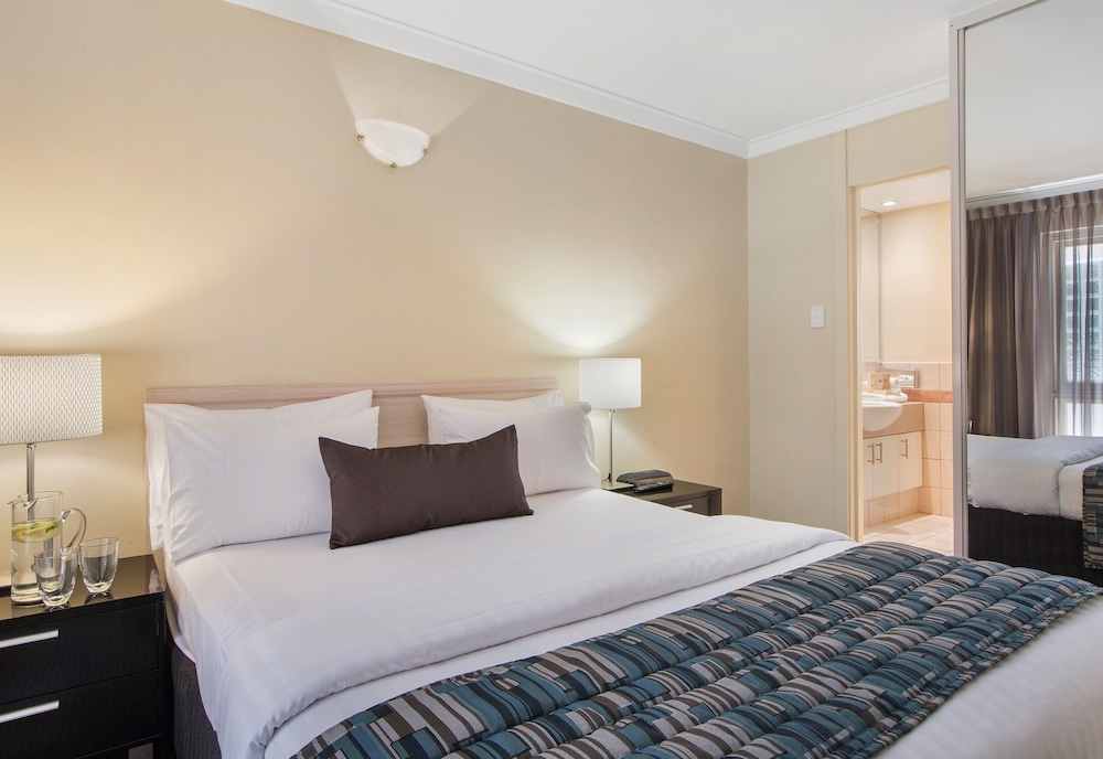 The Peninsula Riverside Serviced Apartments 26/73