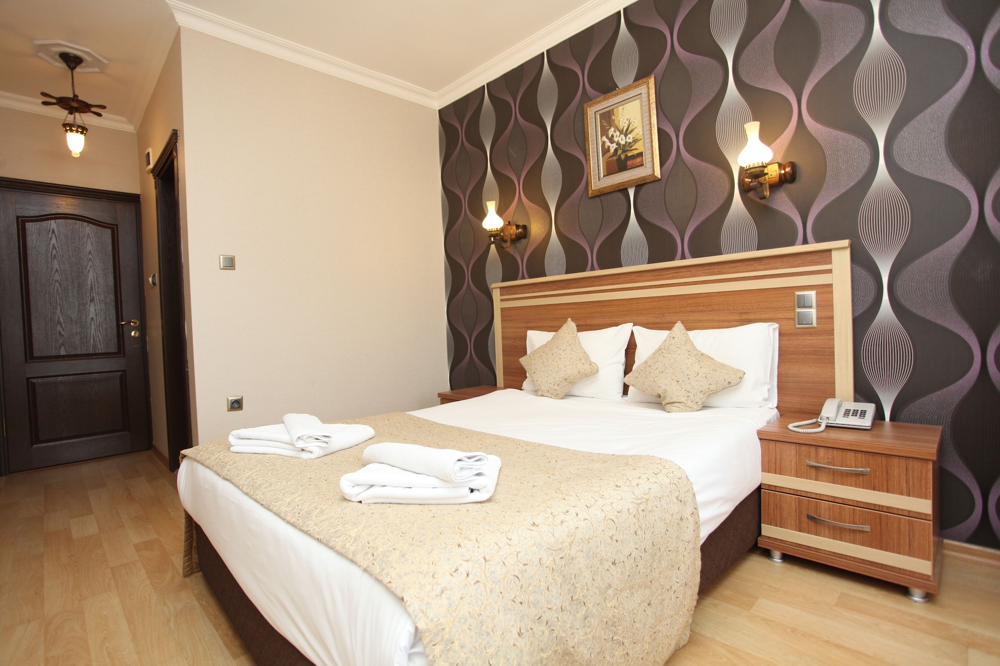 ROOM, SINGLE
