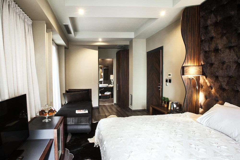 Diamond Suites 9/64