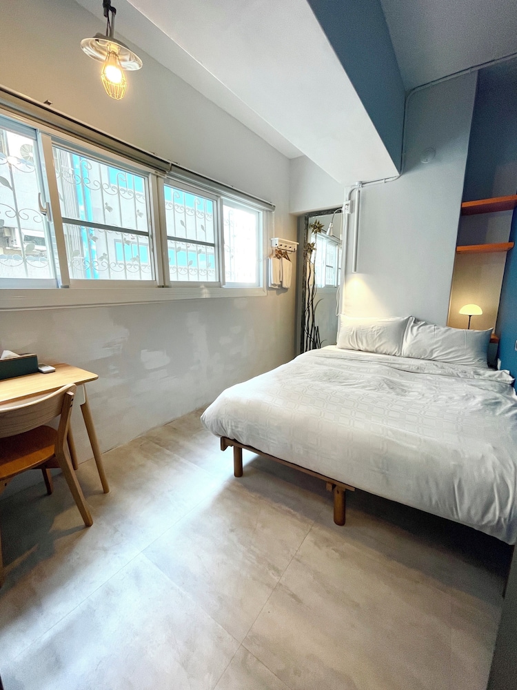 Theme, 8 Beds