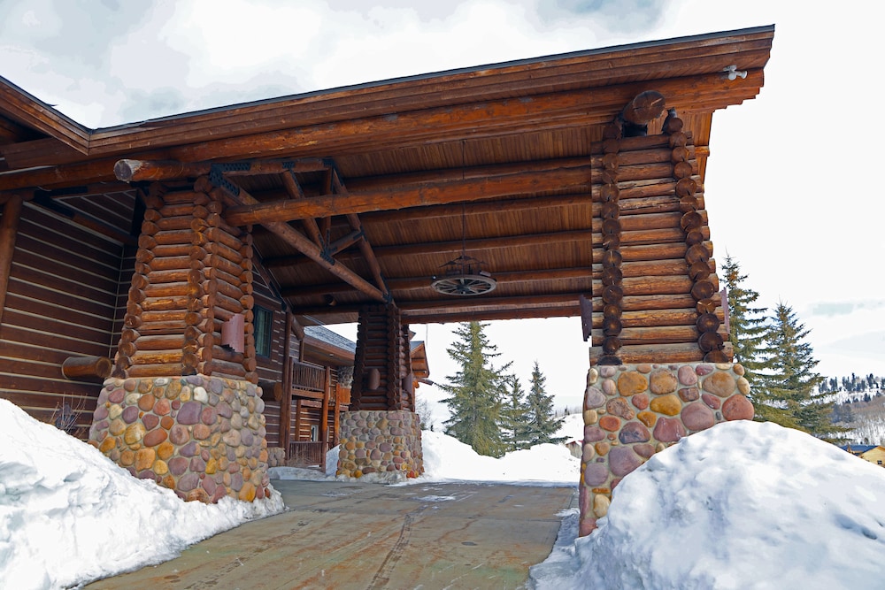 Daniels Summit Lodge 21/50