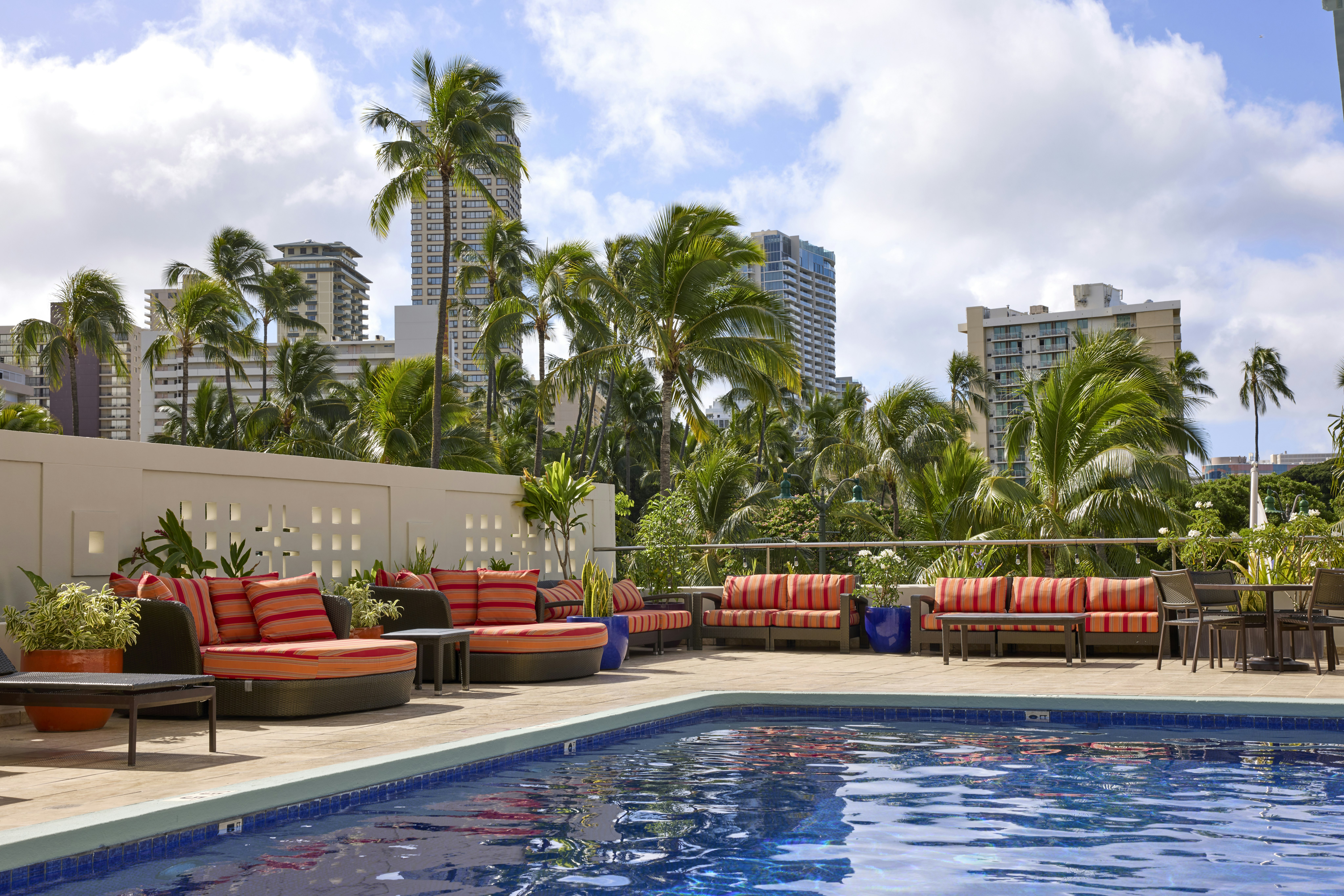 Doubletree By Hilton Alana Waikiki Beach Hotel 68/73