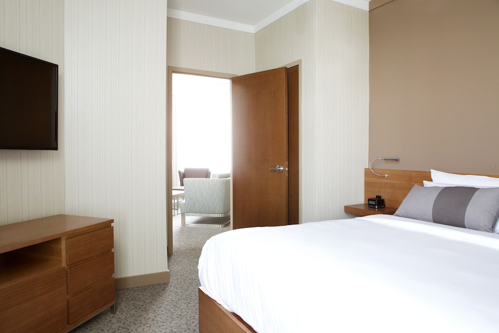 Grey Eagle Resort 25/80