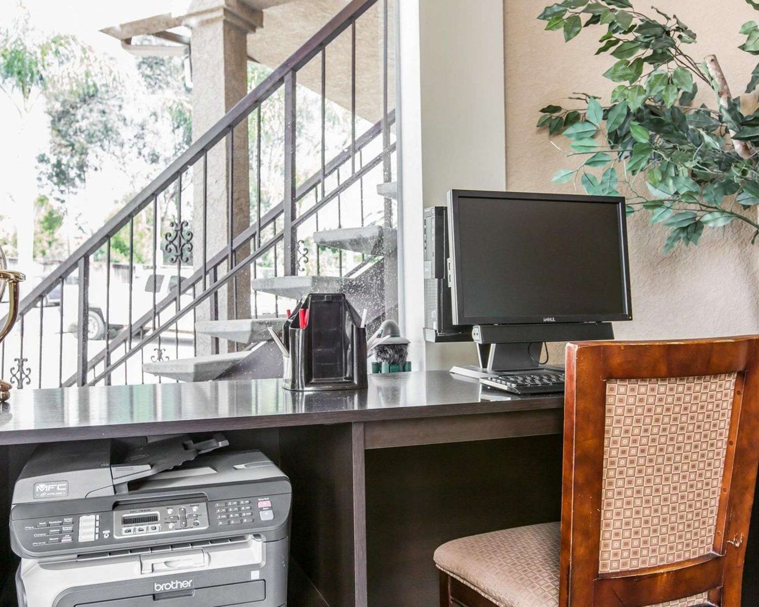 Econo Lodge Inn & Suites Fallbrook Downtown 29/31